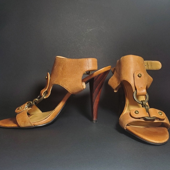 NINE WEST Snooks Tan T-Strap Leather Upper Heels Size 8.5 & 4" Heel. - Picture 1 of 13
